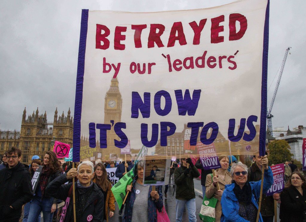 Manifestazioni contro il caro vita a Londra. Lo slogan: «Traditi dai nostri leader ora tocca a noi» (Shutterstock)