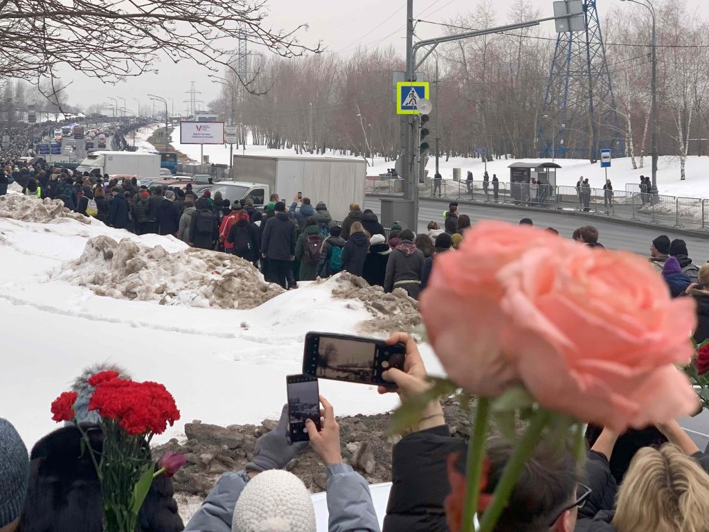 Persone in fila per il funerale di Navalnya Mosca, il 1. marzo scorso (Keystone)