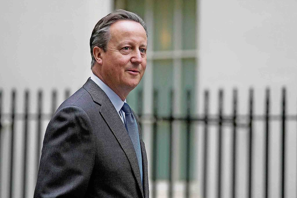 Cameron era uscito dalla scena politica sette anni fa dopo la cocente sconfitta della Brexit (Keystone)