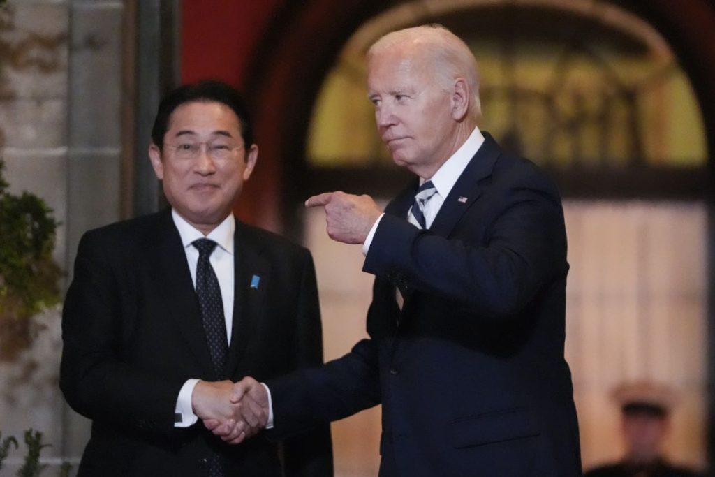 Il primo ministro giapponese Fumio Kishida e il presidente americano nel loro ultimo incontro a Wilmington, nello stato americano del Delaware, lo scorso 21 settembre. (Keystone)