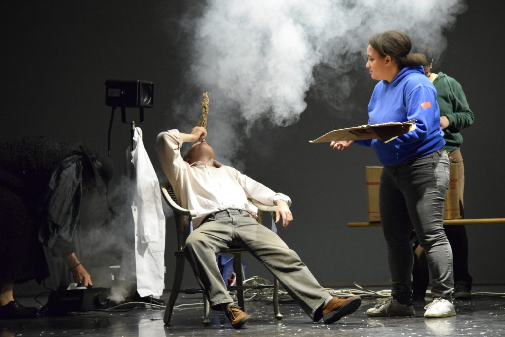 Il collettivo creato da Prisca Monraghini e Antonio Cecchinato propone un teatro integrato (giullari.ch)