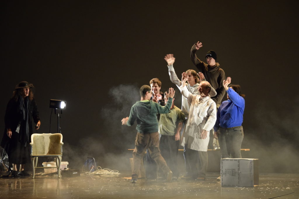 I Giullari di Gulliver hanno presentato «In attesa di un buon momento» (giullari.ch)