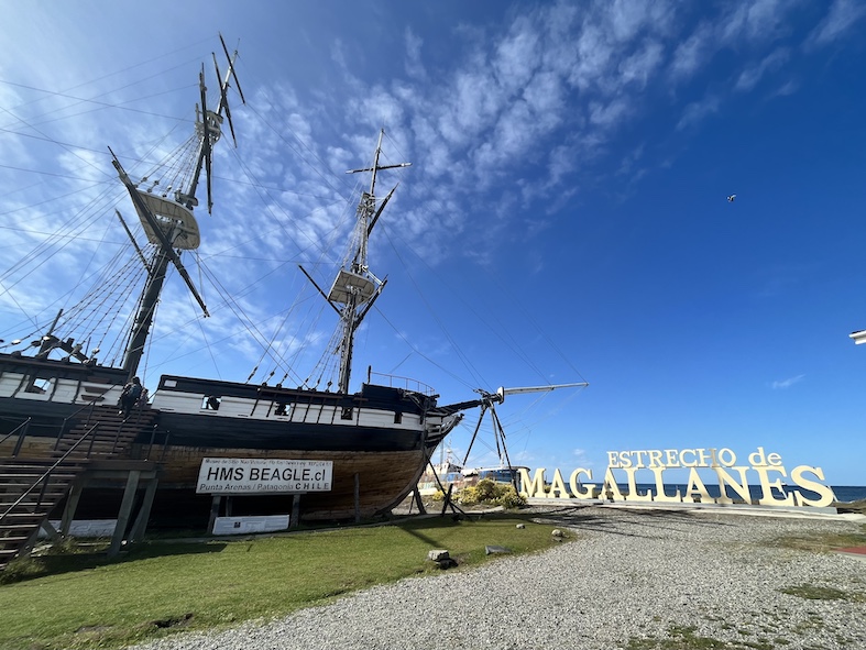 Una replica del Beagle che attraversò il Canale di Beagle