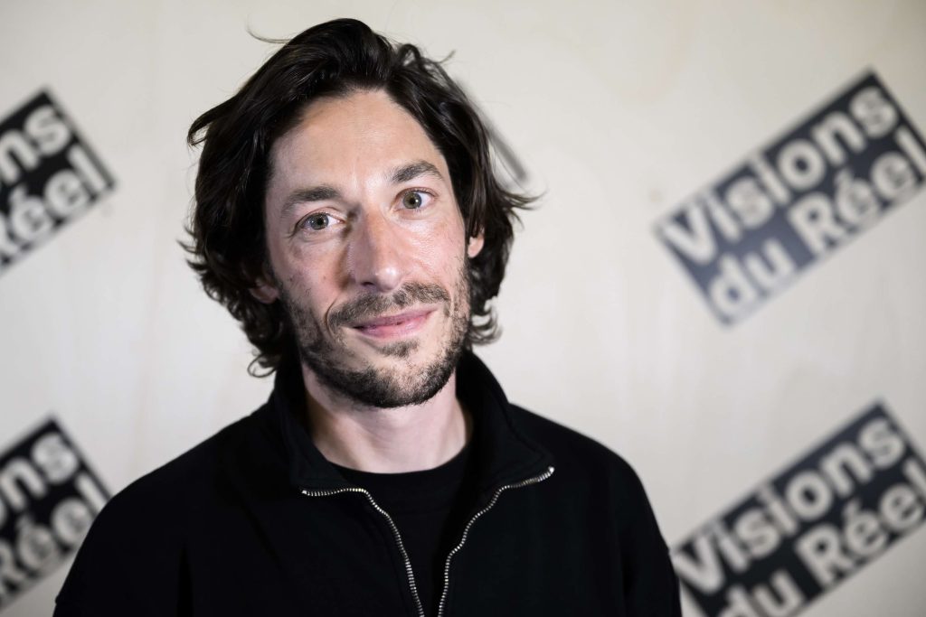 Il regista svizzero Tizian Buechi dopo aver vinto il Gran Premio della Giuria con il suo film The Island della 53a edizione del Festival (Keystone)