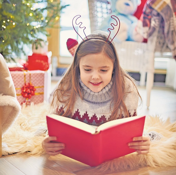 I libri stampati aiutano i giovanissimi lettori a immergersi meglio nelle storie. (foto Freepik)