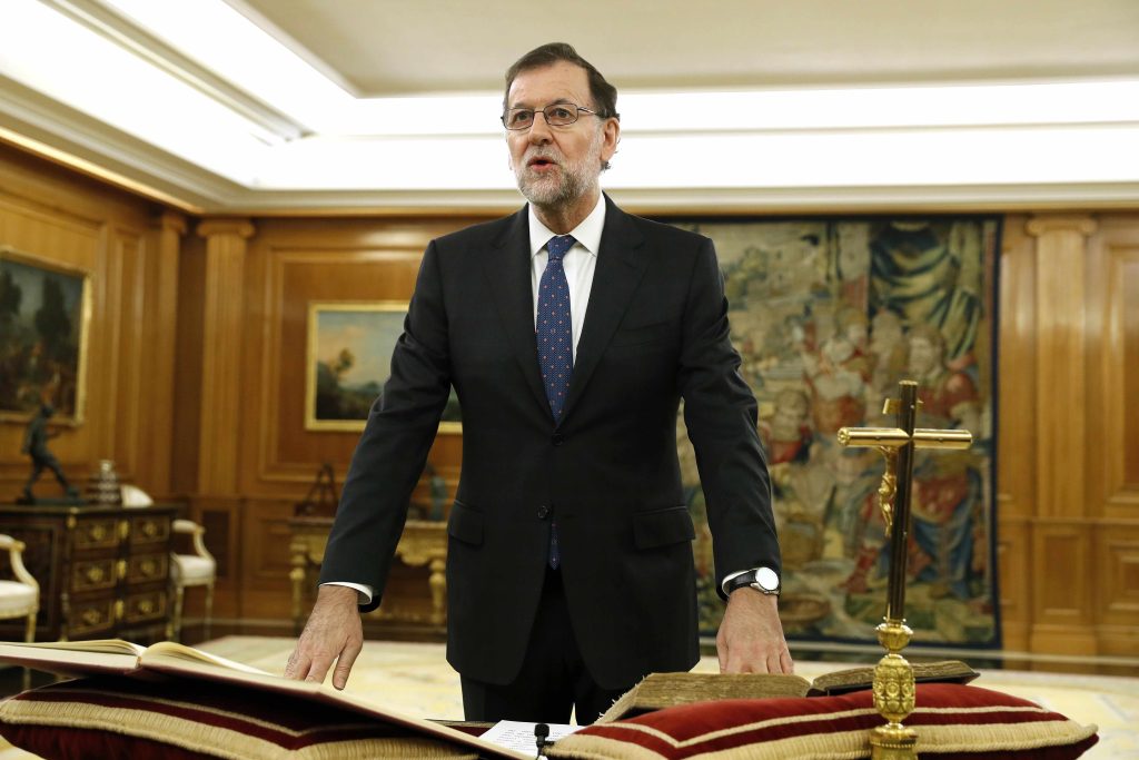 Mariano Rajoy presta giuramento quale nuovo capo del Governo spagnolo (Keystone)