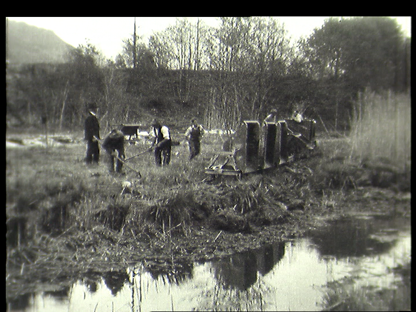 I carrelli transitavano su binari posati sul terreno in corso di bonifica (lanostrastoria.ch)