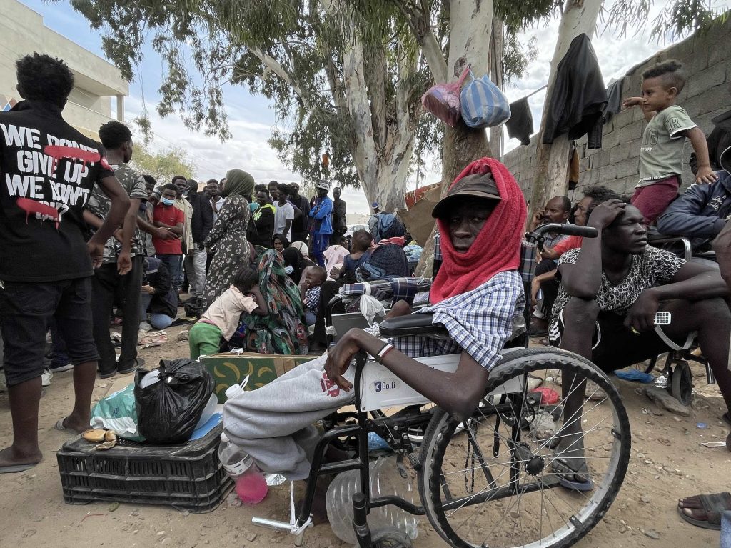 La protesta davanti alle strutture dell’ONU a Tripoli, il 9 ottobre 2021 (Keystone)