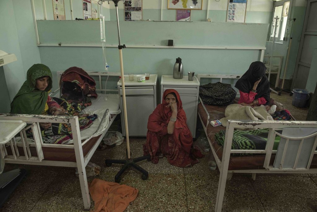 1/2. Letti nel reparto pediatrico dell’ospedale Mirwais a Kandahar