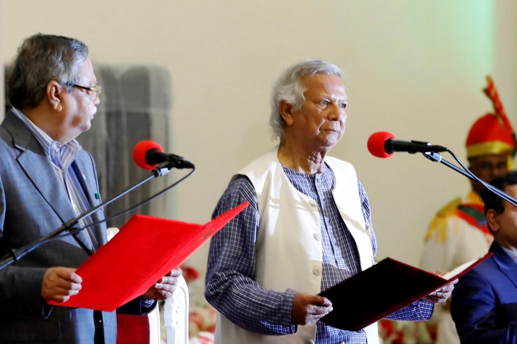 Mohammed Yunus è premier del Bangladesh dallo scorso agosto (Keystone)