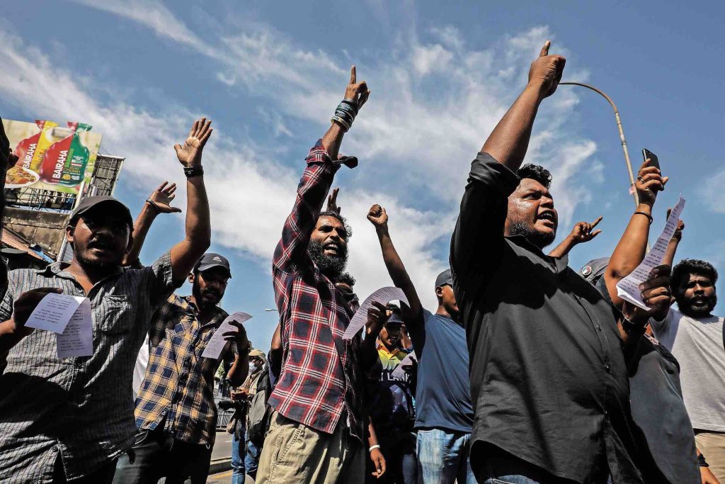 Proteste a Colombo contro il presidente Ranil Wickremesinghe (Keystone)