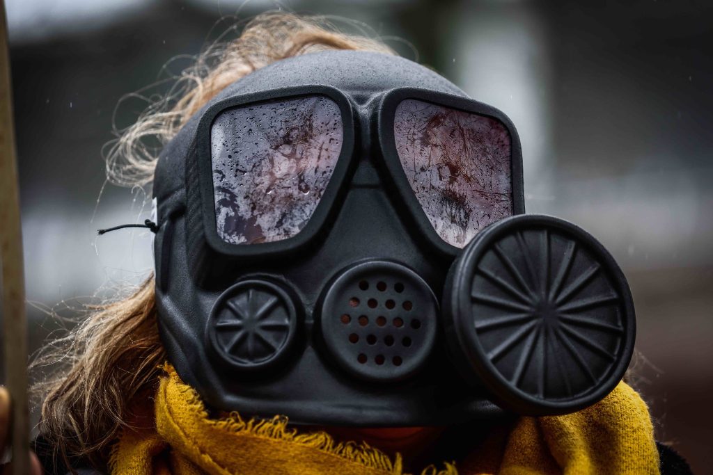 Protesta a favore delle iraniane davanti all’ambasciata di Teheran a Bruxelles nel marzo scorso (Keystone)