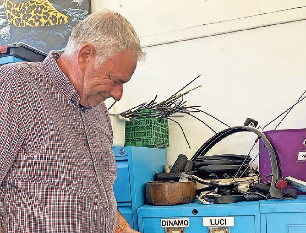 Giovanni Ginelli nell’officina di Rivera (Matilde Casasopra)