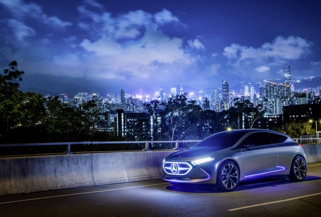 Il prototipo EQA della Mercedes presentato a Hong Kong