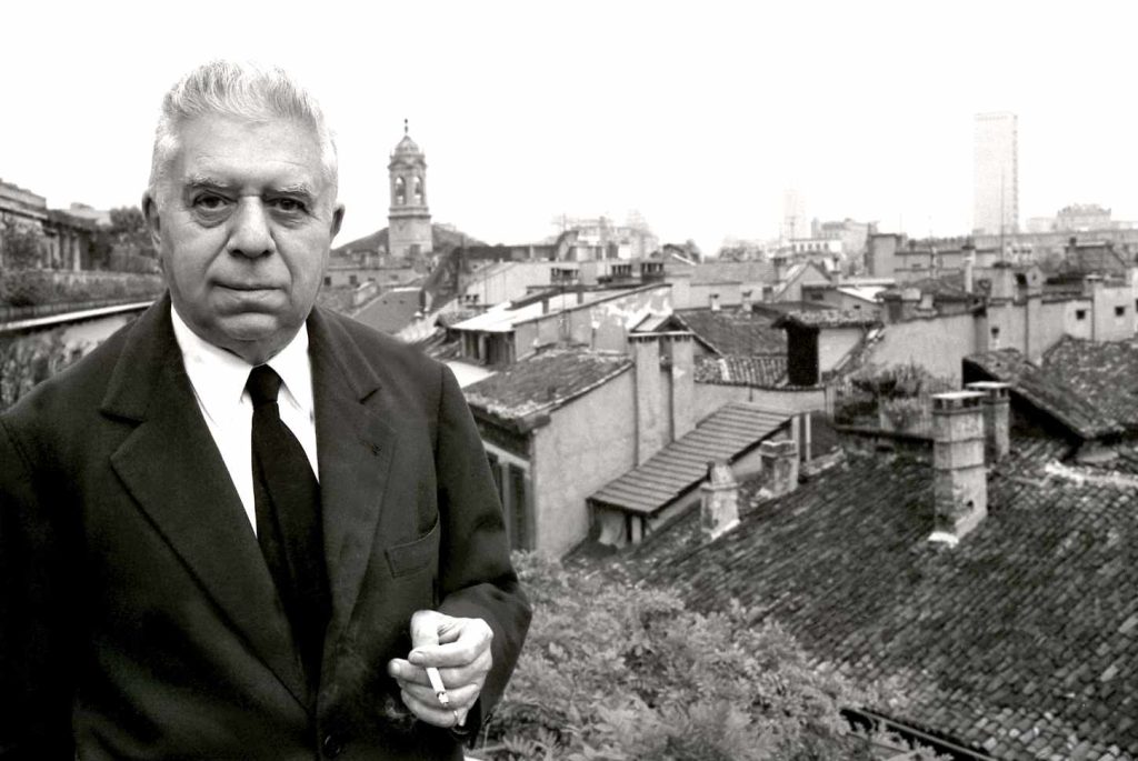 Eugenio Montale in un’immagine scattata a Milano negli anni ’60 (Keystone)