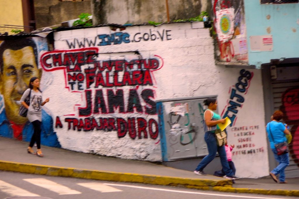 Propaganda governativa, quartiere popolare