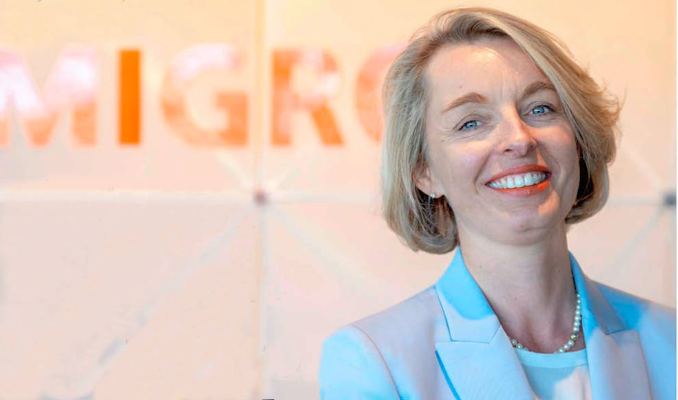 Nata nel 1969, è la prima donna ai vertici della FCM. È membro del Consiglio di amministrazione di diverse aziende e docente alla Scuola Superiore di Pedagogia di Berna.