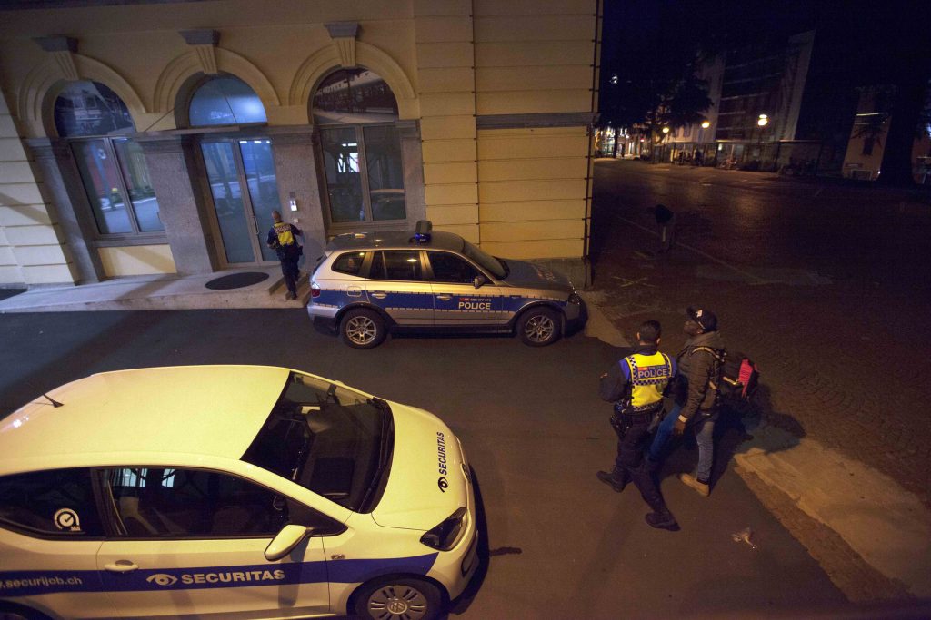 C'è anche il compito di controllare gli immigrati clandestini che tentano di attraversare la Svizzera...