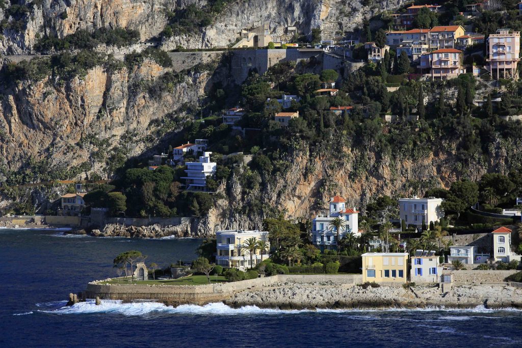 Fra i beni emersi vi sono capitali liquidi, titoli, ma anche case di vacanza all’estero (Keystone)