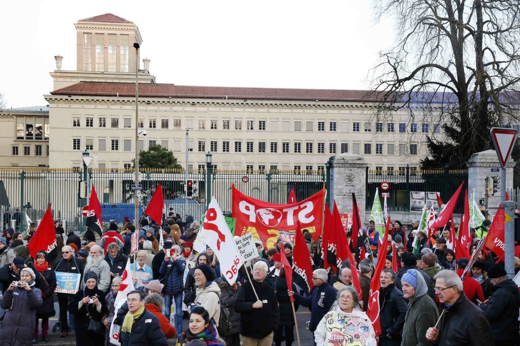 L’OMC è preso di mira da chi contesta la globalizzazione e svuotato di potere da chi pratica il  protezionismo (Keystone)