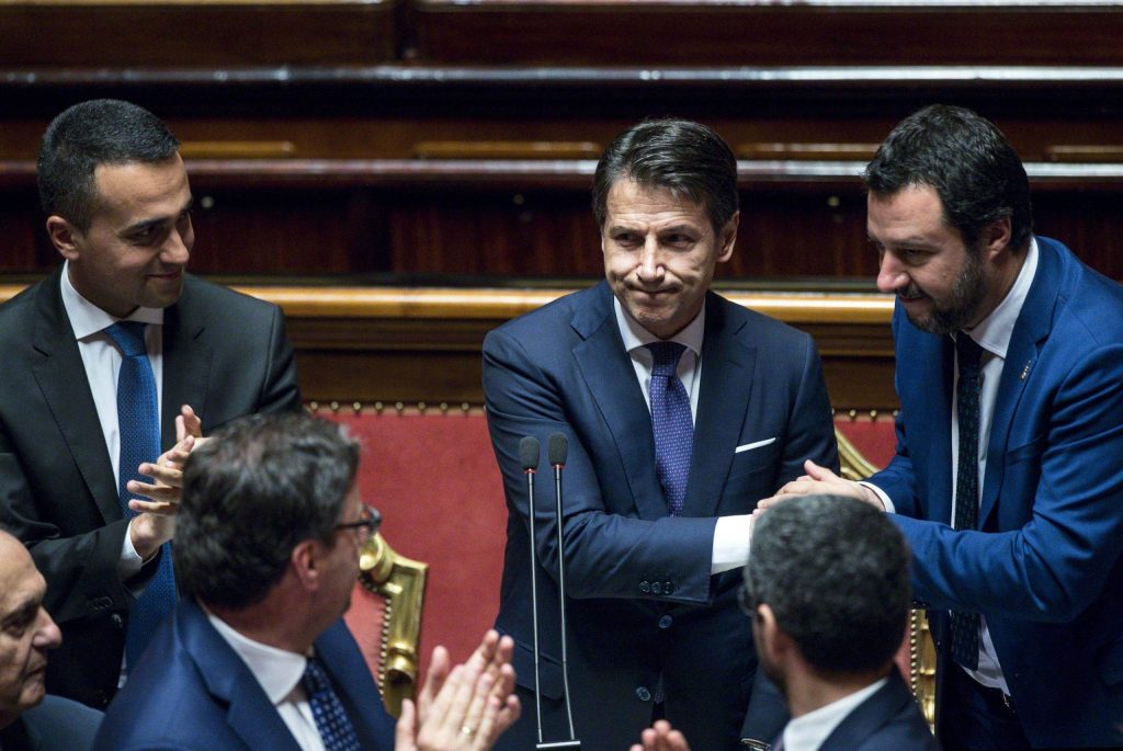Da sinistra. Di Maio, Conte e Salvini il 6 giugno 2018: il governo è fatto (Keystone)