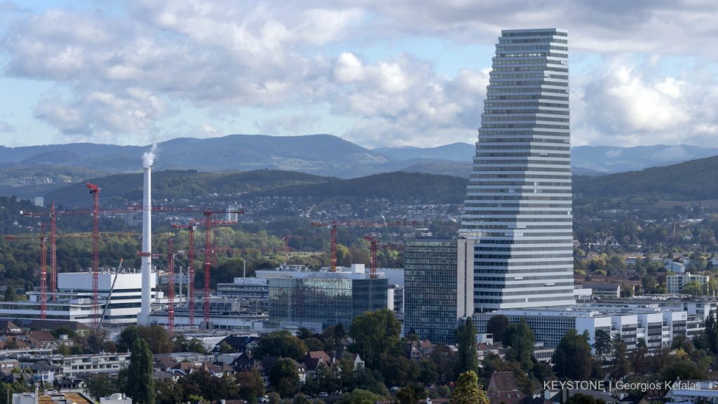 I meglio retribuiti sono i quadri superiori del settore farmaceutico, il CEO di Roche è il manager più pagato in Svizzera (Keystone)