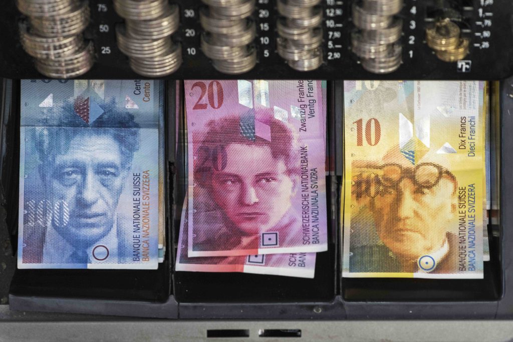 Quanto resta in tasca al contribuente, in Svizzera rispetto agli altri paesi? (Keystone)