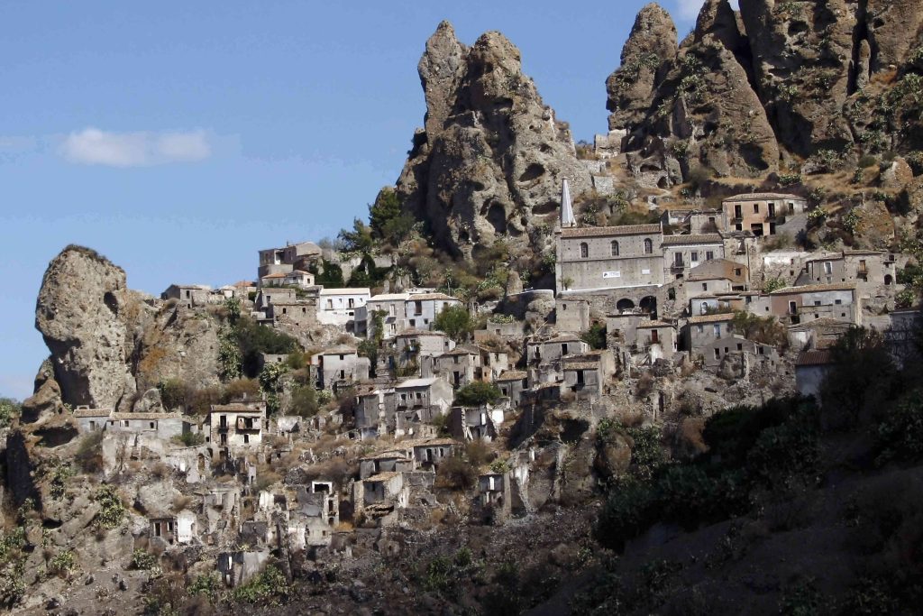 Pentedattilo, provincia di Reggio Calabria: restare anche dove resta ben poco, come presidio attivo del territorio (Keystone)