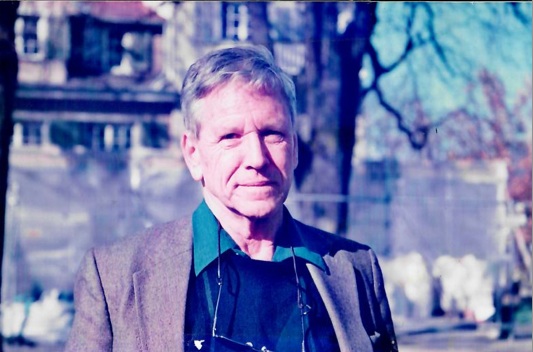 Amos Oz in un'immagine scattata al Lindenhof di Zurigo (Sala)