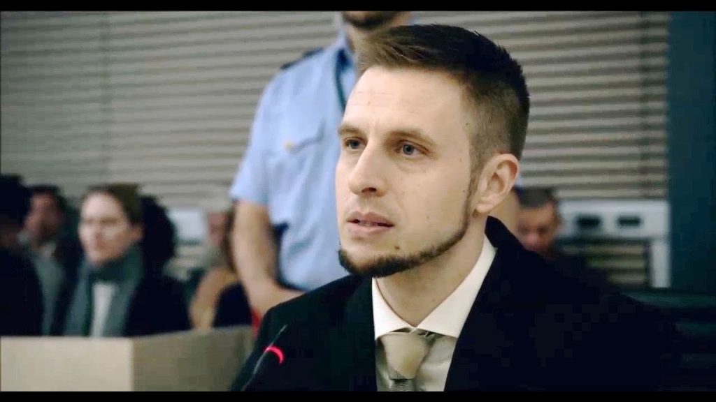 Anders Danielsen Lie veste i panni di Anders Breivik (youtube)