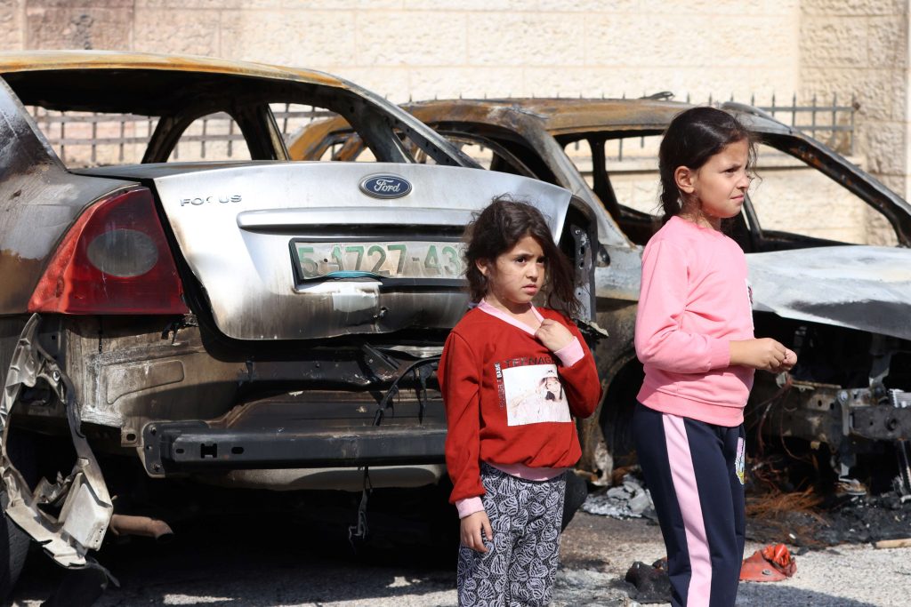 Le incursioni ai danni dei palestinesi (ad esempio l’incendio di veicoli) e le violazioni dei diritti fondamentali degli abitanti di Gerusalemme est non contribuiscono alla sicurezza degli israeliani, anzi (Keystone)