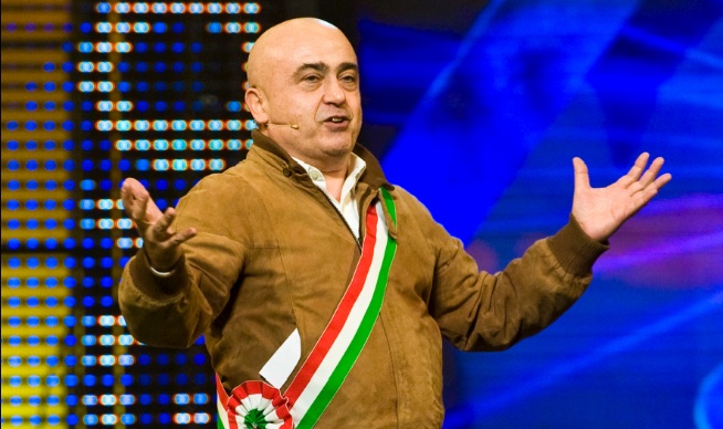 Paolo Cevoli durante uno spettacolo (Marka)