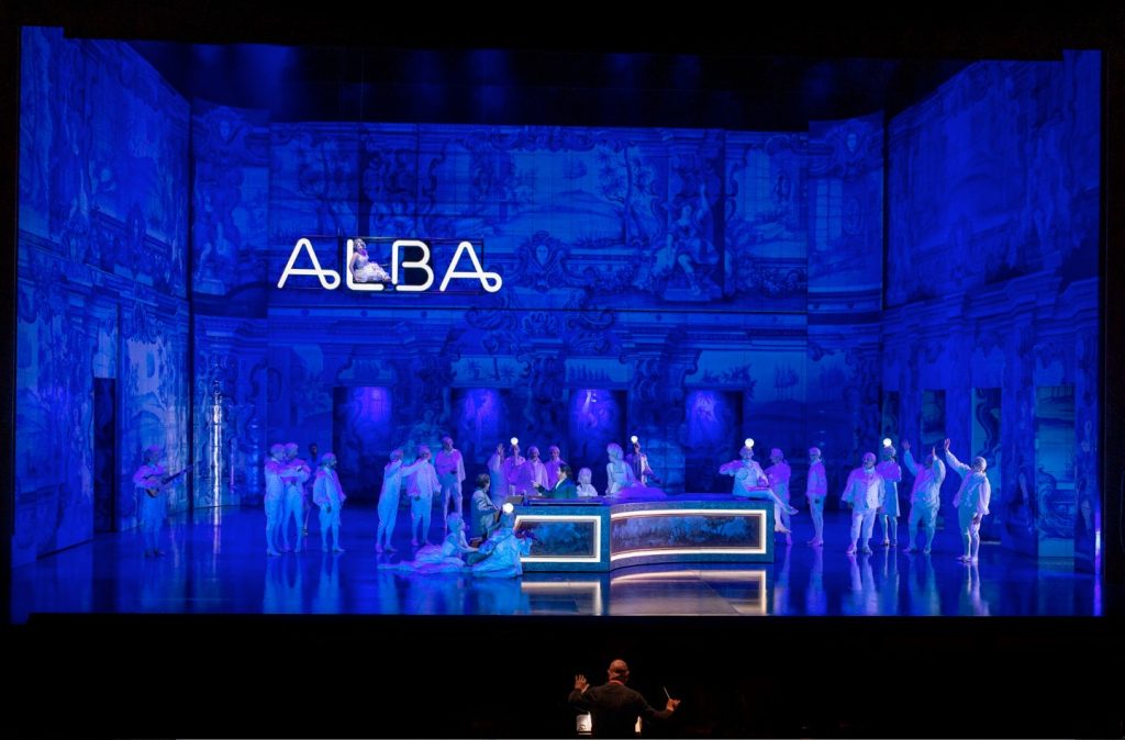 Una scena de Il Barbiere di Siviglia, regia di Carmelo Rifici, direzione musicale di Diego Fasolis (M. Pasquali)