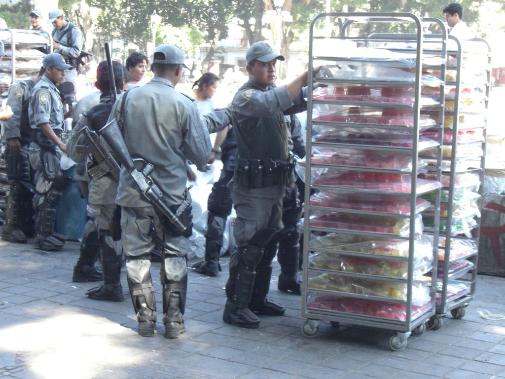 Pausa pranzo dei militari ad Oxaca