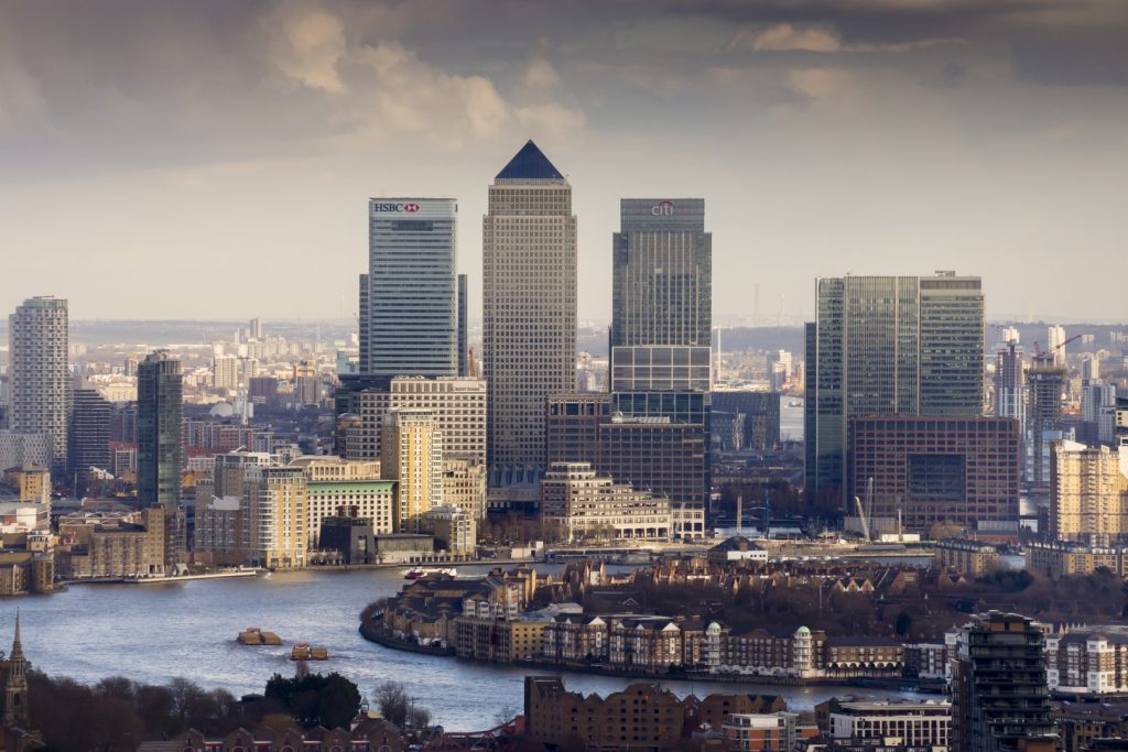 Vista su Canary Wharf al tramonto. Londra è (stata) uno dei simboli del liberalismo e della globalizzazione, ora dovrà fare i conti con la Brexit (Keystone)