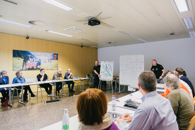 Momenti della formazione effettuata dal Servizio della protezione della popolazione del Cantone alla cellula di crisi di Migros Ticino (Oleg Magni)