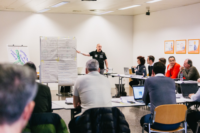 Momenti della formazione effettuata dal Servizio della protezione della popolazione del Cantone alla cellula di crisi di Migros Ticino (Oleg Magni)