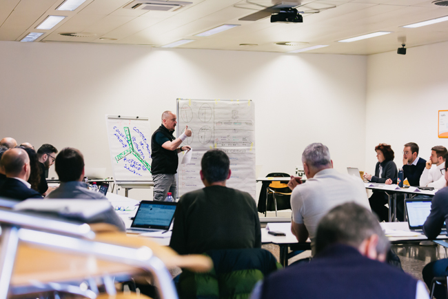 Momenti della formazione effettuata dal Servizio della protezione della popolazione del Cantone alla cellula di crisi di Migros Ticino (Oleg Magni)