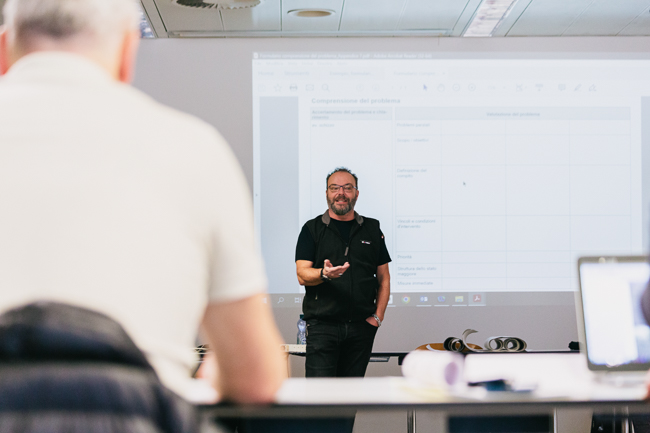 Momenti della formazione effettuata dal Servizio della protezione della popolazione del Cantone alla cellula di crisi di Migros Ticino (Oleg Magni)