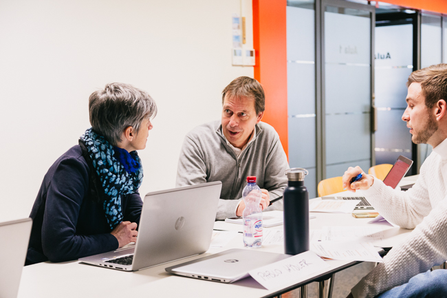 Momenti della formazione effettuata dal Servizio della protezione della popolazione del Cantone alla cellula di crisi di Migros Ticino (Oleg Magni)