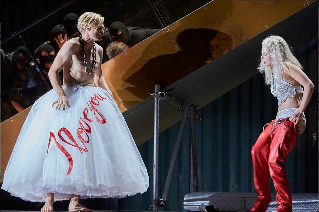 Gli attori Jirka Zett ed Elisa Plüss (© Matthias Horn)