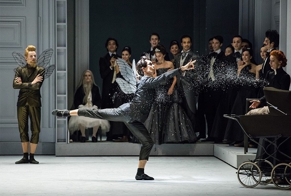 George Susman nei panni della fata dorata e Iacopo Arregui in quelli della fata argentata (Gregory Batardon)