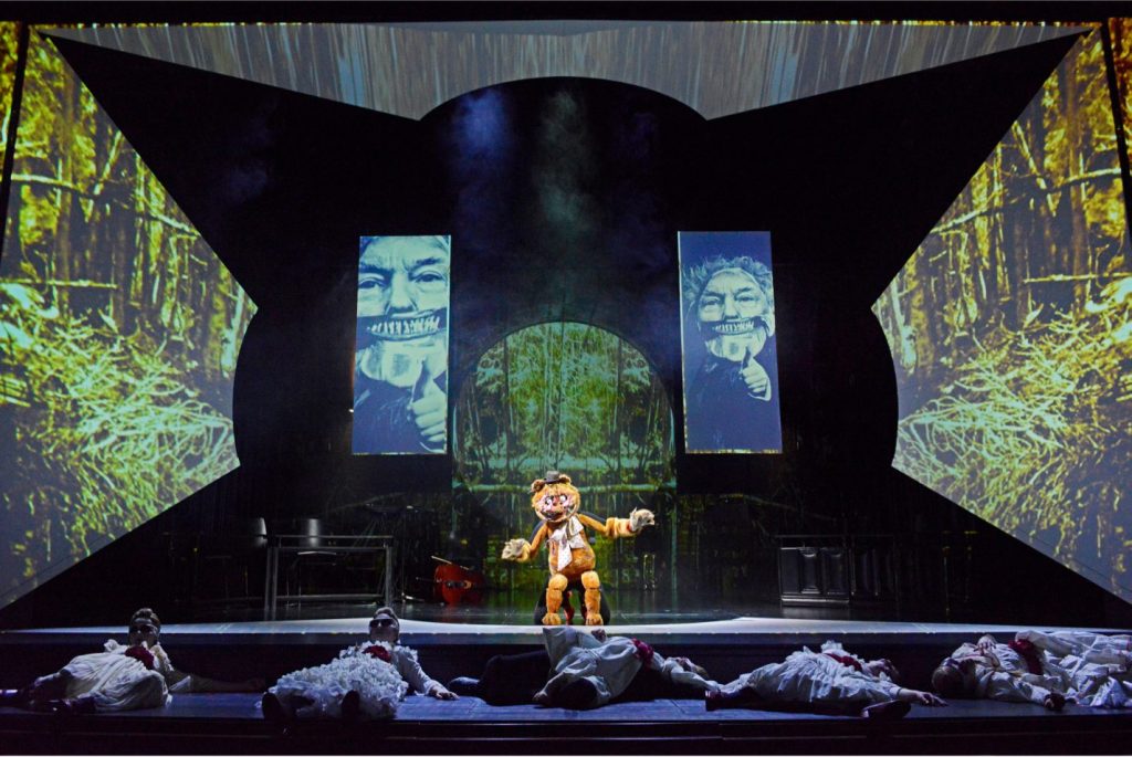 Una scena di «Am Königsweg» di Elfriede Jelinek (Tanja Dorendorf / T+T Fotografie)