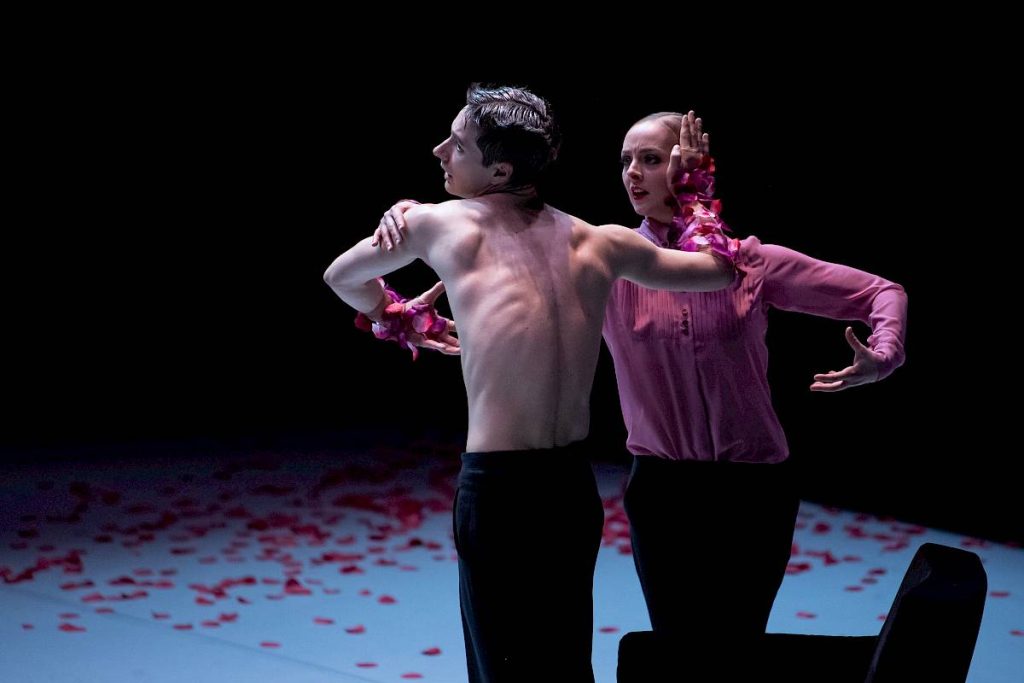 Un momento dell'avvincente spettacolo di danza in scena a Zurigo (foto Carlos Quezada)