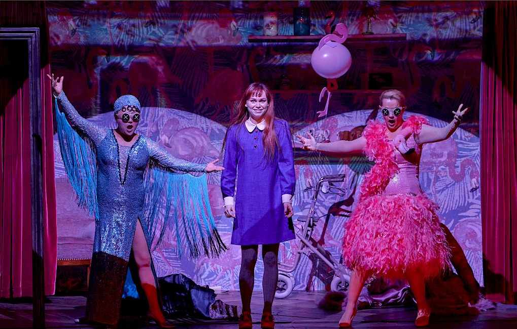 Sen Guo, Deanna Breiwick e Liliana Nikiteanu in  Coraline (© Herwig Prammer)