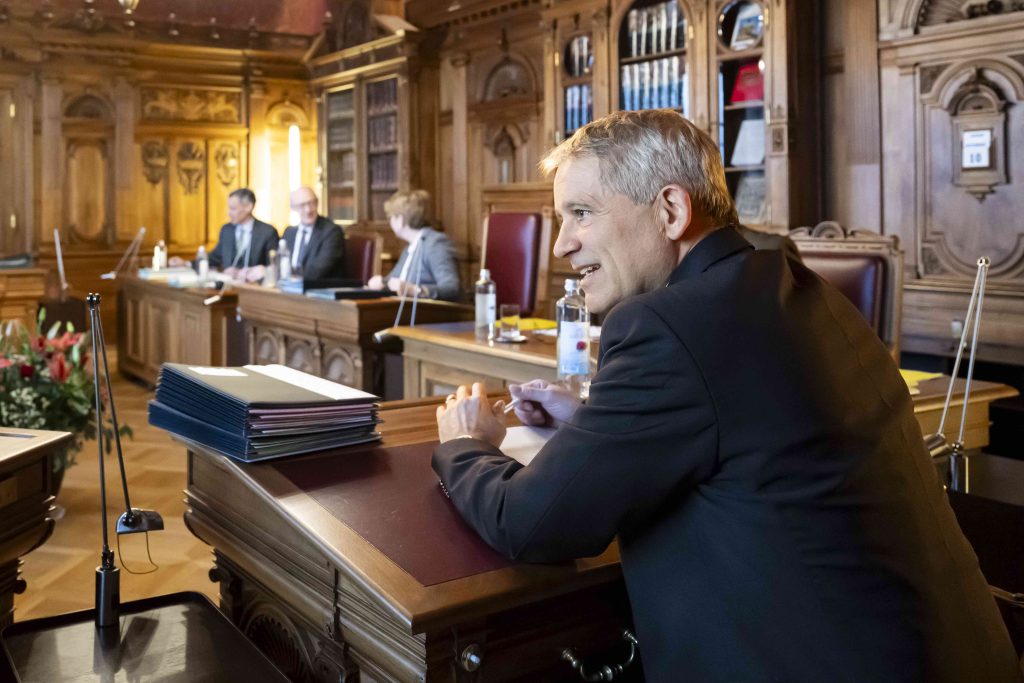 In primo piano Beat Jans durante una riunione del Consiglio federale (Keystone)