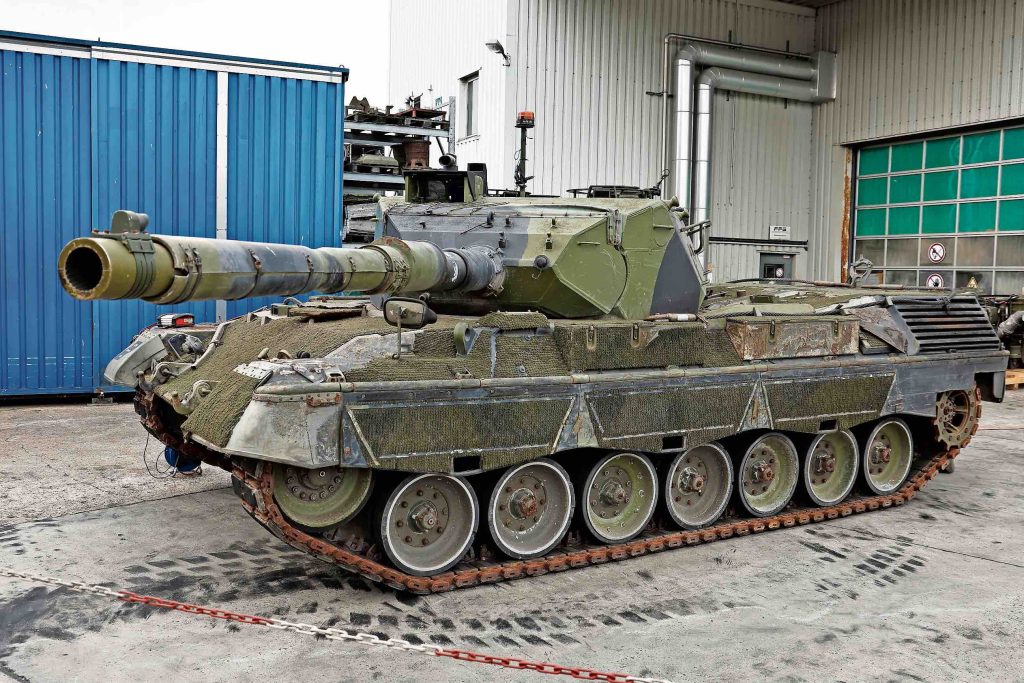 Un carro armato Leopard 1 destinato all’Ucraina e ristrutturato in Germania (Keystone)