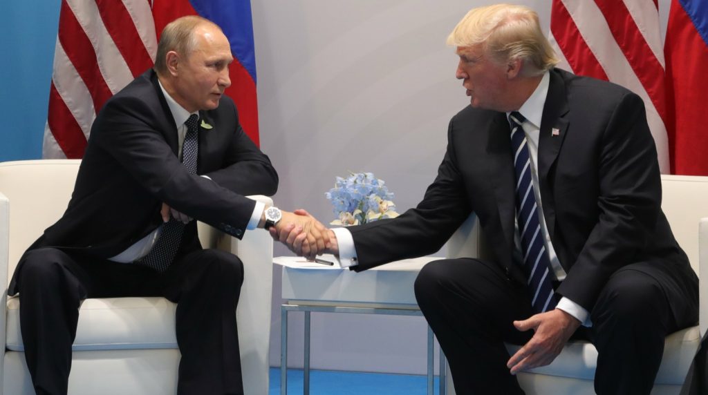 Una stretta di mano senza reali risvolti nei rapporti tra le due potenze. (Keystone)