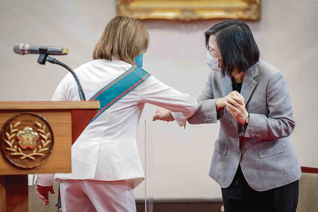 Il 3 agosto scorso la speaker della Camera dei rappresentanti degli Usa Nancy Pelosi, a sinistra, ha incontrato la presidentedi Taiwan (Shutterstock)