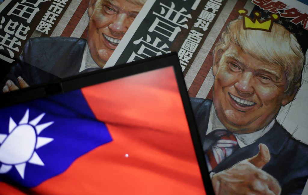 Un giornale taiwanese del dicembre 2016 con l’illustrazione dell’allora presidente eletto degli Stati Uniti, Donald Trump (Keystone)